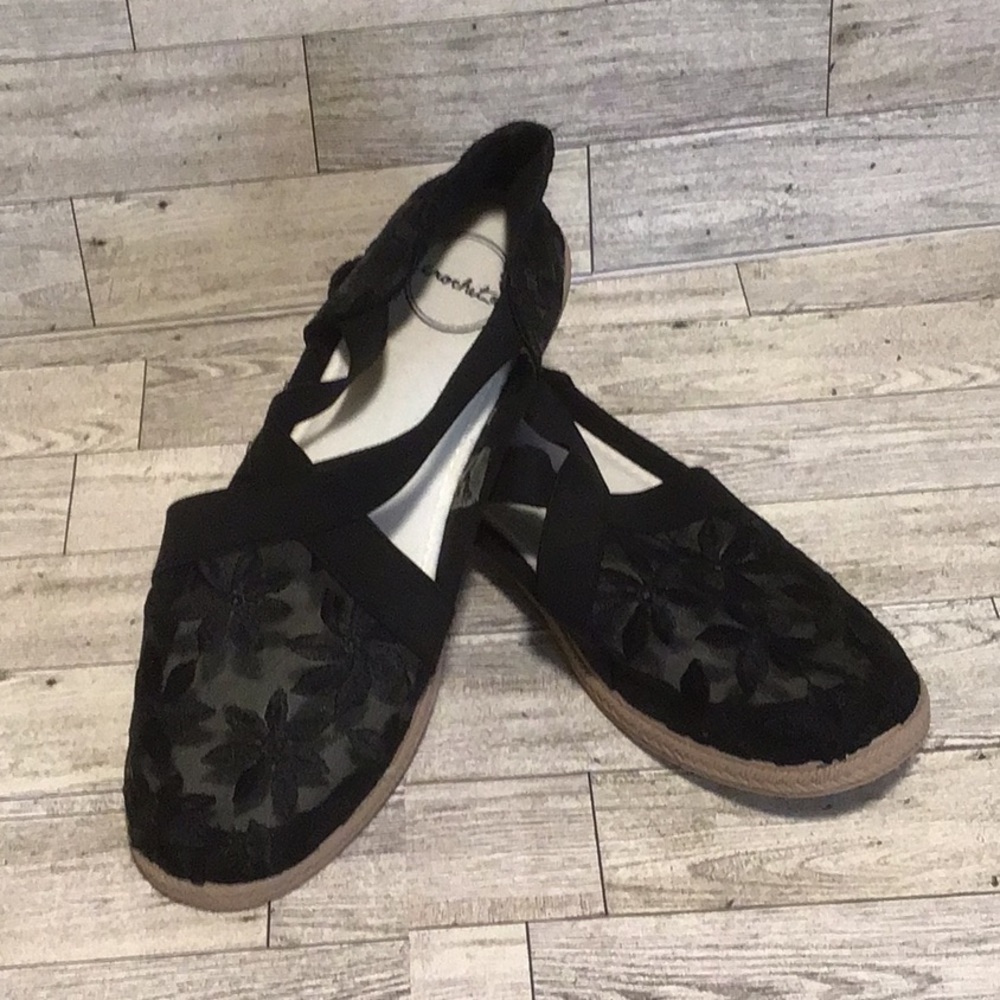 NWOT Sz.10 Crochet Embroidery Slippers.
